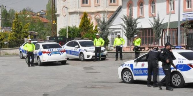 Ankara'da kaçmaya çalışan sürücü bir polisi şehit etti