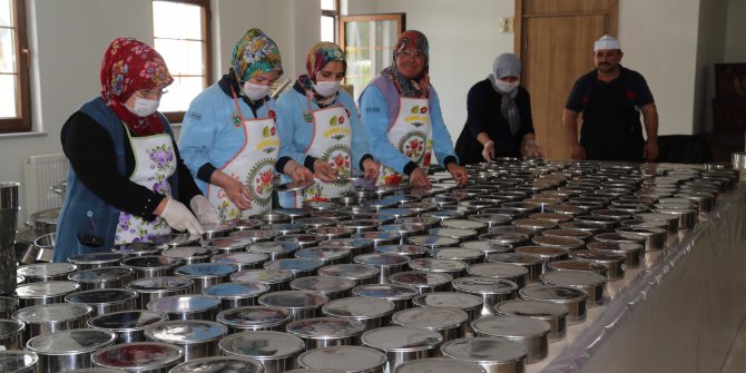 İhtiyaç sahiplerine sıcak yemek