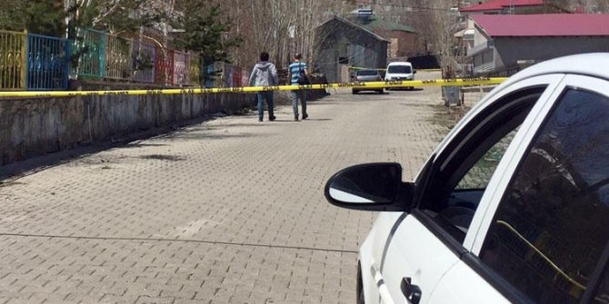 Eşi ve 1 yaşındaki oğlunu öldürdü, 2 oğlunu yaraladı