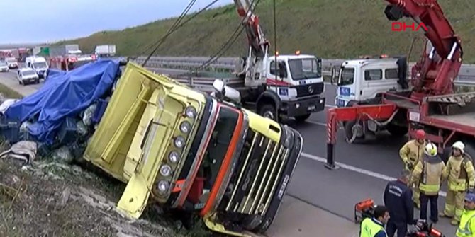 Kuzey Marmara Otoyolunda TIR devrildi