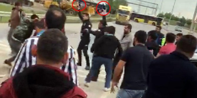 Kaza sonrası ortalık karıştı: Polisin silahını almaya çalıştı