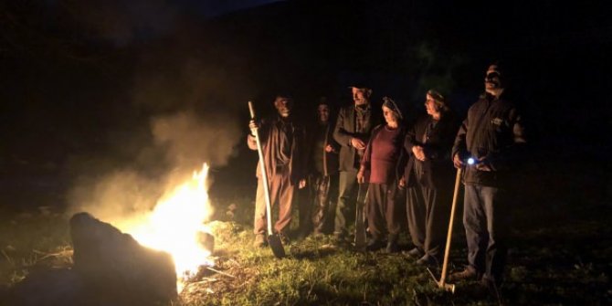 Kazma kürekle ile gece nöbeti: Herkes teyakkuz halinde