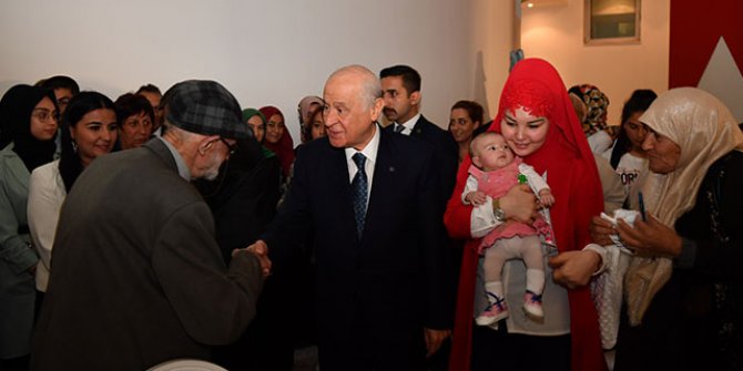Bahçeli, Ülkücü anneleriyle iftarda buluştu