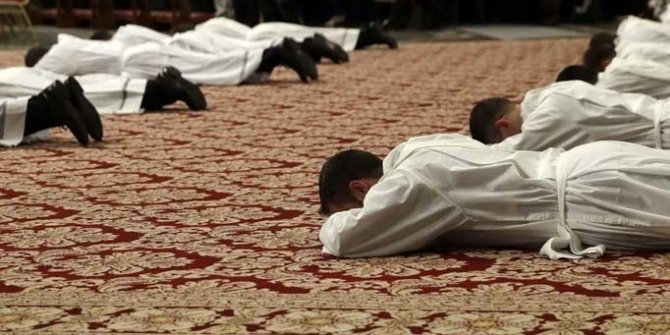 Vatikan'da ilginç Papa'ya bağlılık töreni