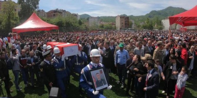 Şehit Uzman Çavuş Volkan Demirci'yi 10 bin kişi uğurladı