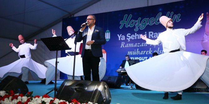 İlahi konserine yoğun ilgi