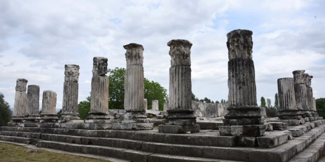 Lagina’nın sütunları ayağa kaldırılıyor