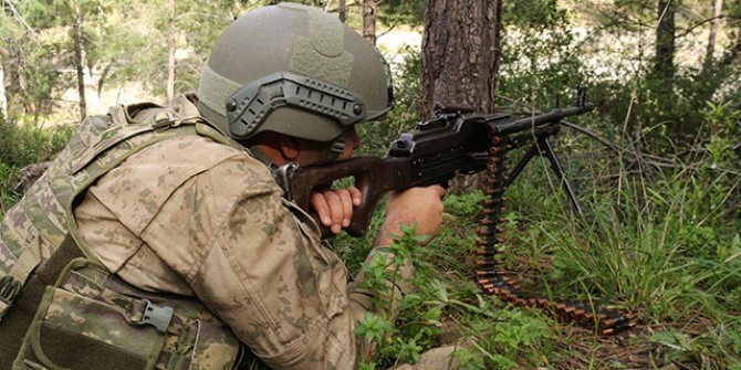 PKK sığınağında güneş paneli ele geçirildi