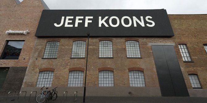 Jeff Koons'un 'Tavşan' heykeli rekor fiyata satıldı