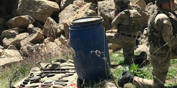 Başkale'de PKK cephaneliği ele geçirildi