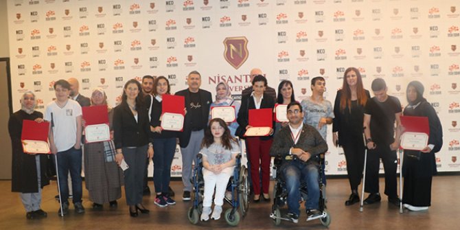Engelli öğrencilerin annelerine diploma