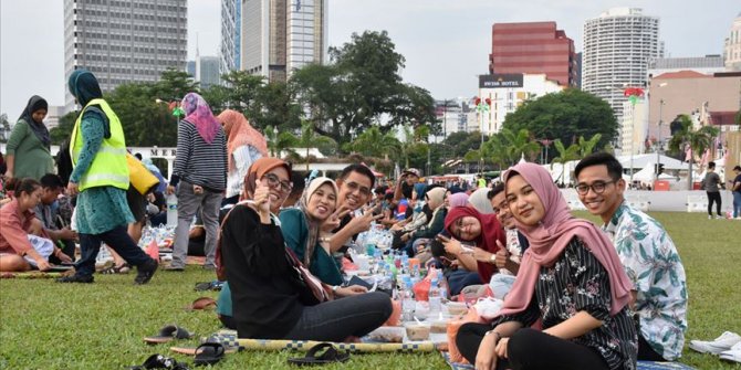 Malezya'da ramazanın ruhu toplu iftar etkinlikleriyle yaşanıyor