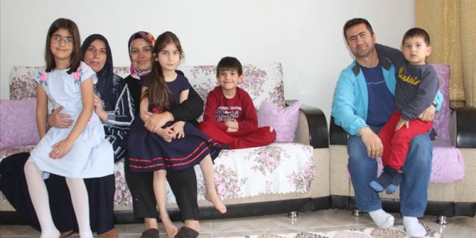 Yetimlerle gönüllüleri iftar sofralarında buluşturuyorlar