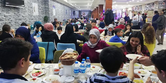 200 yetim çocuk iftar sofrasında buluştu