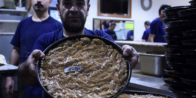 Konya'da ramazanın vazgeçilmez lezzeti; tahinli pide