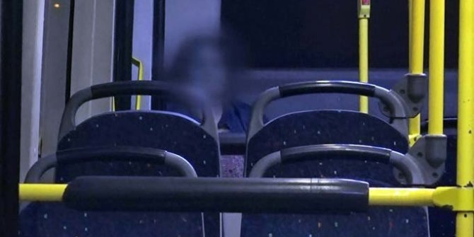 Bin kişi metroda mahsur kaldı