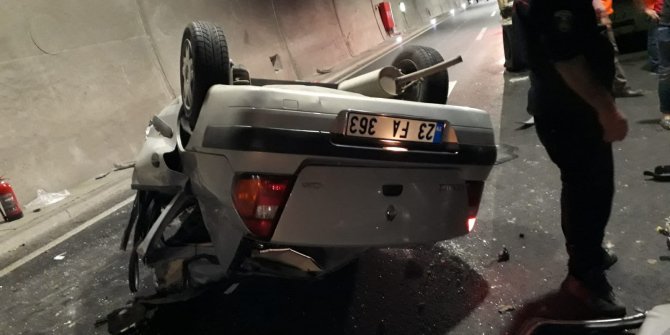 TIR'a çarpan otomobilin sürücüsü yaralandı
