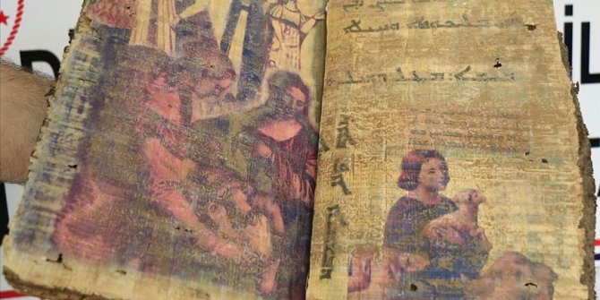Bin 400 yıllık olduğu tahmin edilen kitap ele geçirildi