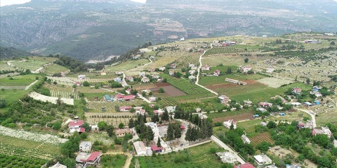 Bu okul için Torosların eteğine yerleşiyorlar