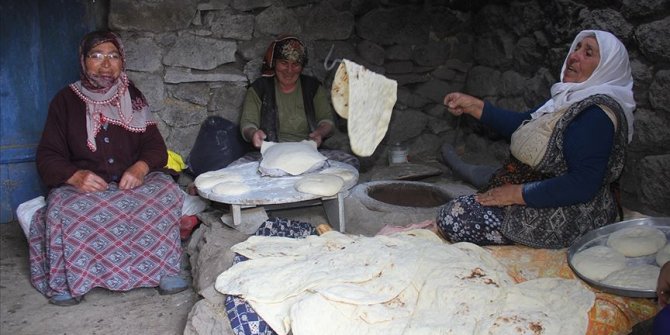 Asırlık tandırlar bu defa ramazan için yandı