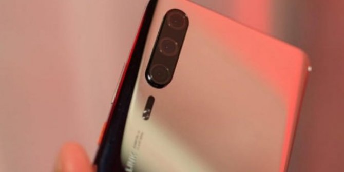 Google, Huawei'nin iki 'bomba' telefonunu listeden çıkardı