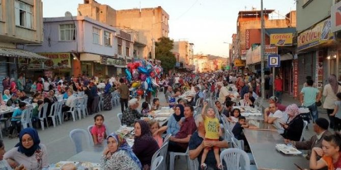 Kadirli'de 15 bin kişilik iftar yemeği