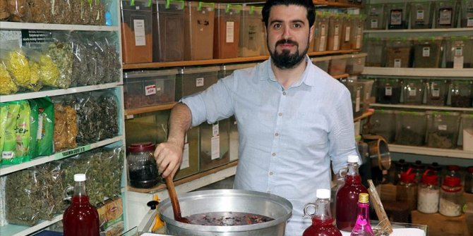 6 asırlık tarifle Osmanlı şerbeti kaynatıyor