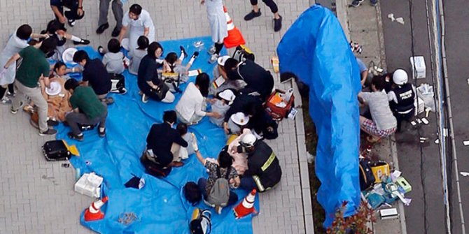 Saldırgan önüne gelene saldırdı: Dünya şokta çok sayıda yaralı var