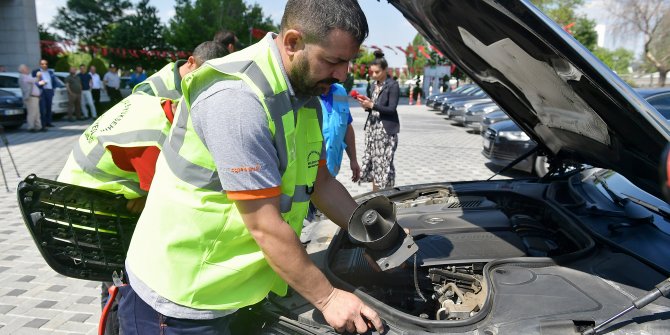 Büyükşehir Belediyesi'ne bağlı tüm araçlardan çakarlar çıkartıldı