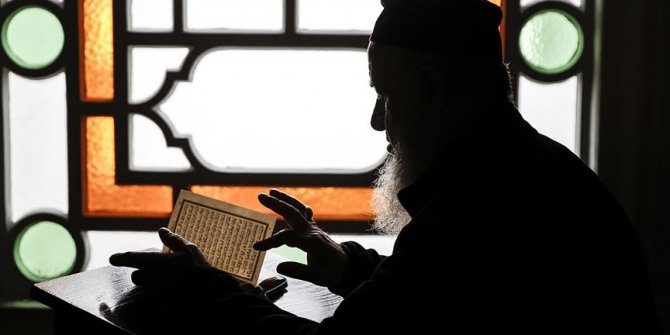 Nefislerini 'Allah'ın evi'nde itikafla terbiye ediyorlar