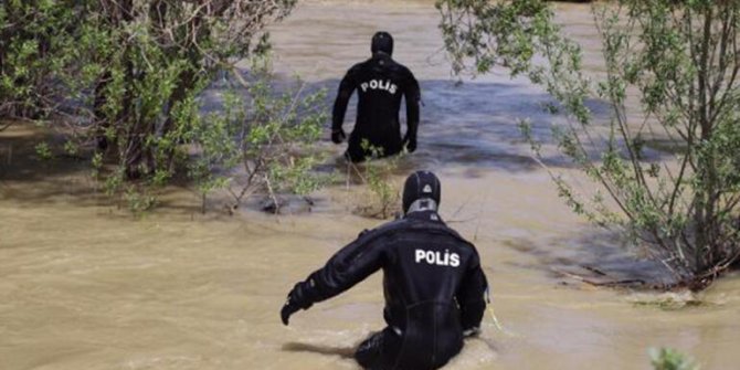 Çayda kaybolan Murat'ın cansız bedenine ulaşıldı