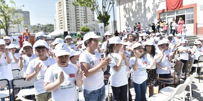 Mamak'ta en çok atık toplayan okullar ödüllendirildi