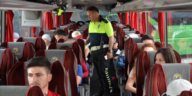 Otobüs yolcularına 'emniyet kemeri' uyarısı
