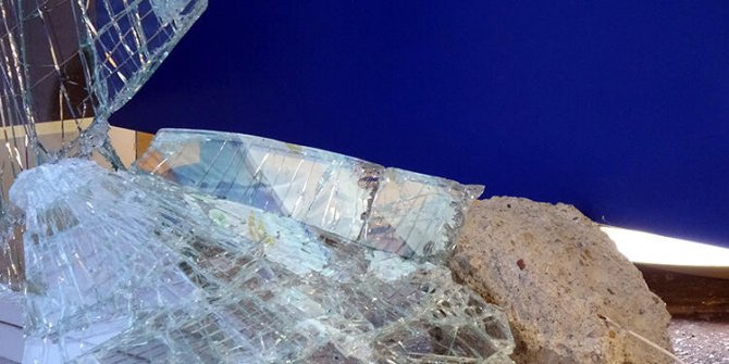 150 bin liralık cep telefonu ve tableti 1 dakikada çaldılar