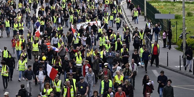 Fransa'da sarı yelekliler gösterilerin 29. haftasında yeniden sokaklarda