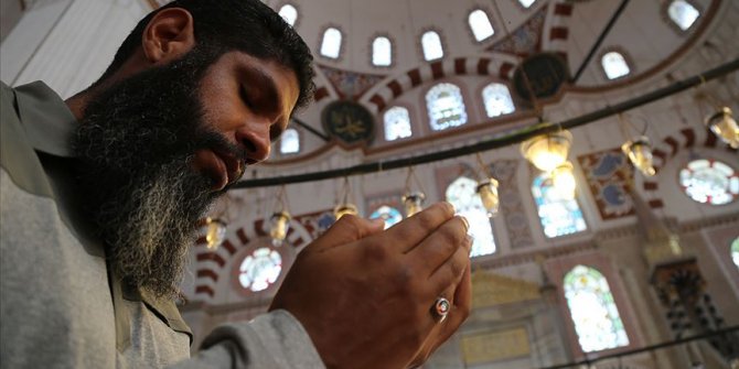 İtikafa girmek için Peru'dan İstanbul'a geldi