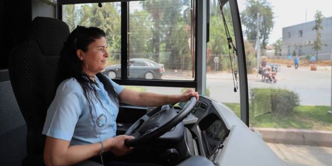 Mersinli kadın şoförler bayramda direksiyon başında