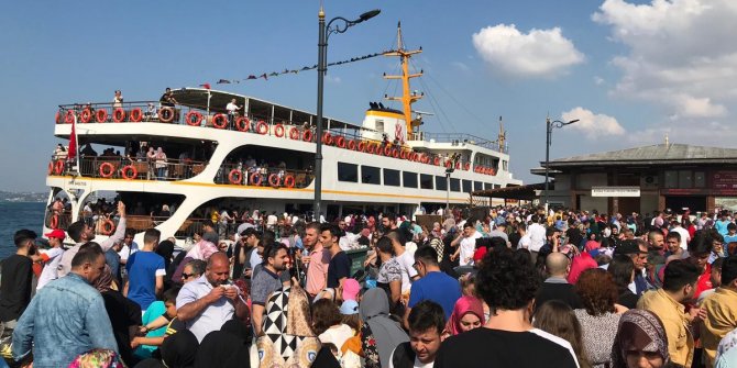 Eminönü'nde bayram izdihamı