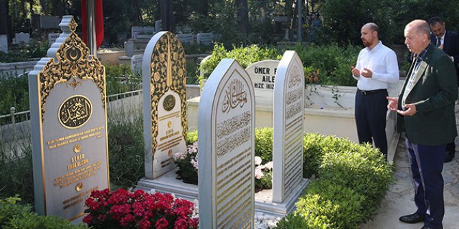 Erdoğan Erol Olçok ve oğlunun mezarına ziyaret etti
