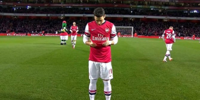Mesut Özil ve Amine Gülşe'den anlamlı hareket