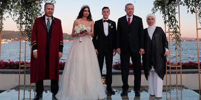 Cumhurbaşkanı Erdoğan Mesut Özil'in nikah şahitliğini yaptı