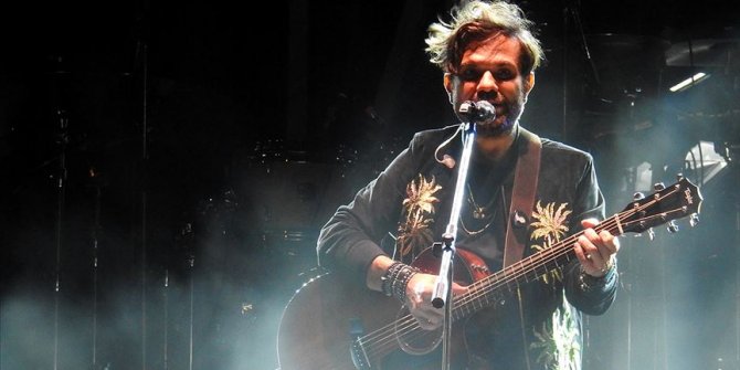 Kenan Doğulu İzmir'de konser verdi