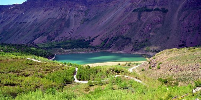 'Yeryüzü cenneti' Nemrut'a turist akını