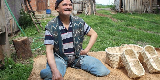 Bacaklarını kaybetti hayata sepet örerek bağlandı