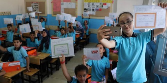 Gazianep'te 60 bin Suriyeli çocuk karne aldı