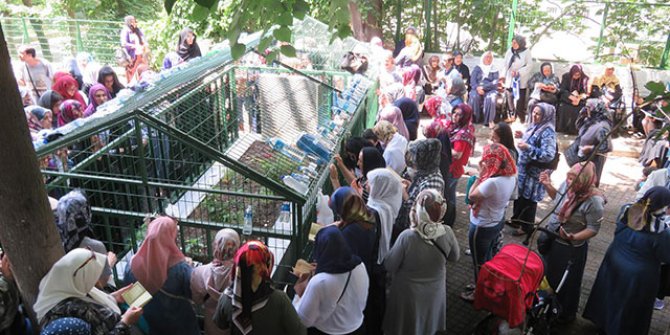 Zuharatbaba türbesinde sınav duası yoğunluğu