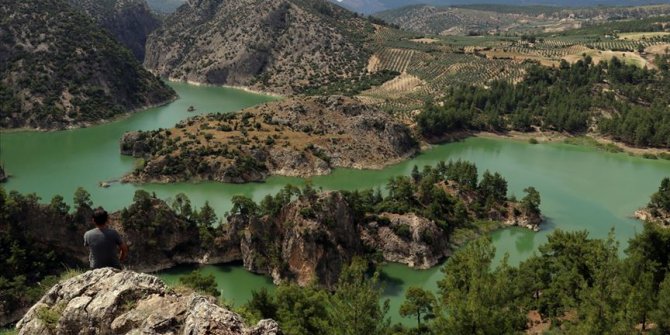Üç ilin sınırındaki kanyon ziyaretçilerini büyülüyor