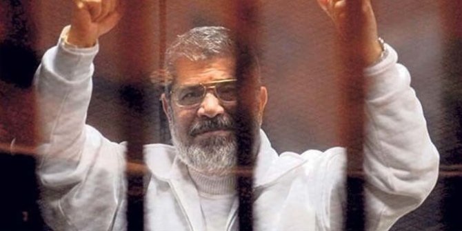 Muhammed Mursi mahkeme salonunda vefat etti