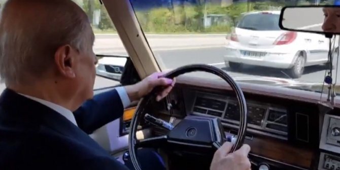 Bahçeli Mahkumların Duası şarkısı ile şehir gezintisi yaptı