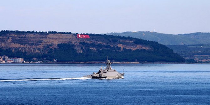 Rus savaş gemisi, Çanakkale Boğazı'ndan geçti